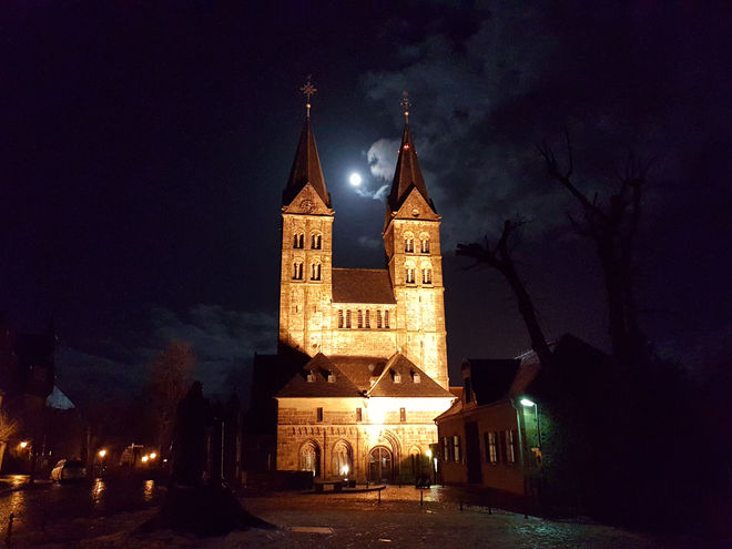 Der Dom zu Fritzlar bei Vollmond im Januar 2017